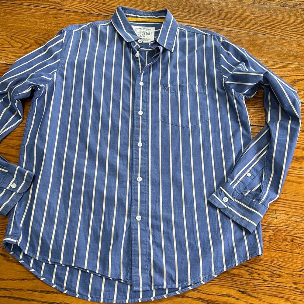Aeropostale men’s blue and yellow stripe shirt. Size Medium. Great condition.